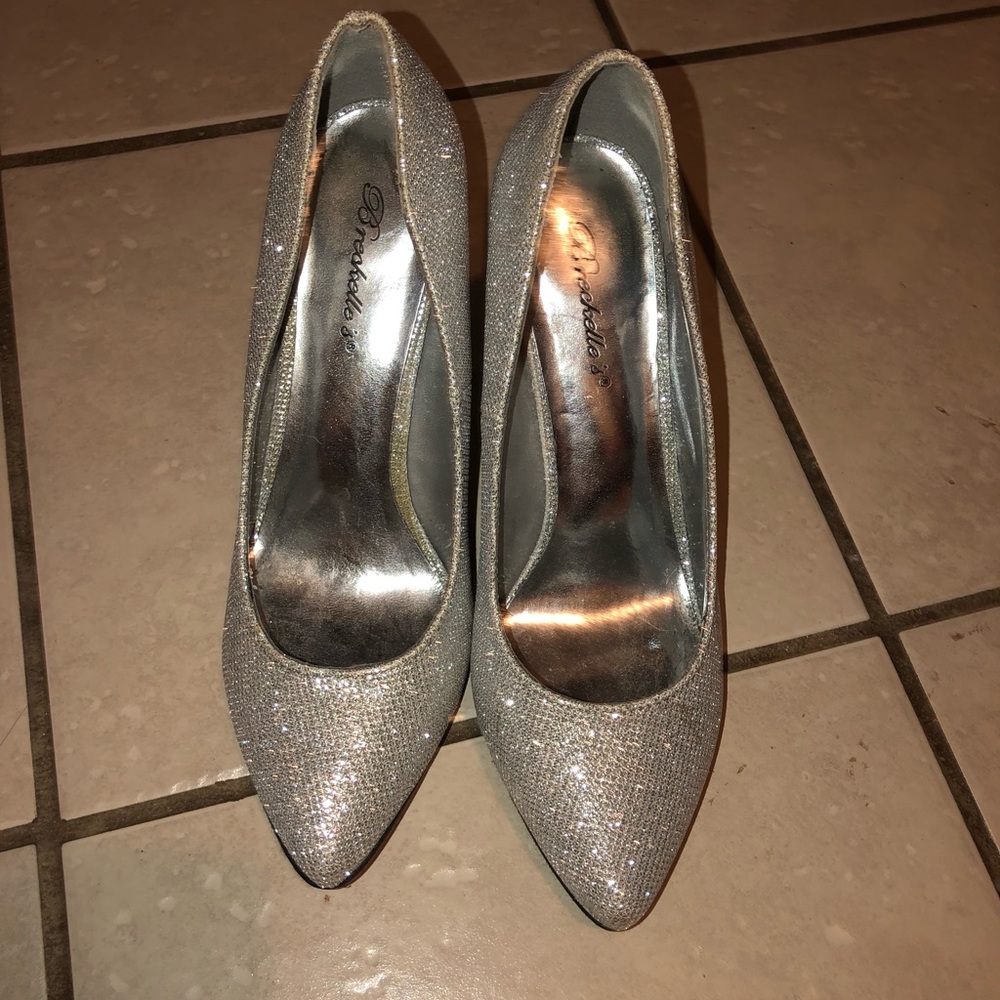 Pump heels